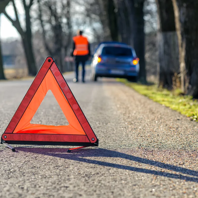 Das Warndreieck: Pflicht im Auto